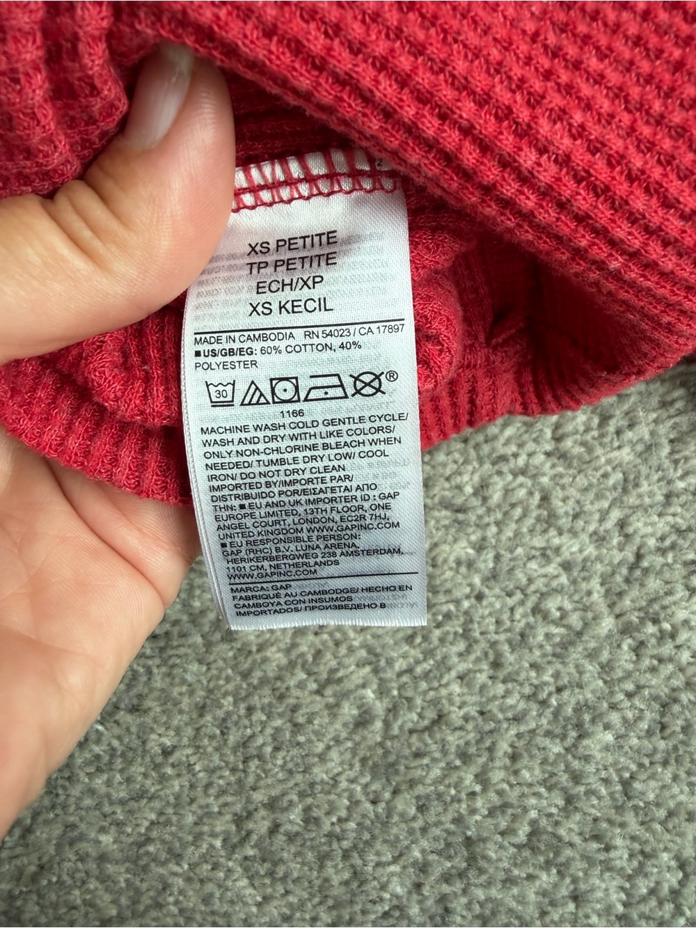 GapBody Women’s Red Ribbed Button-Up Cardigan - Picture 4 of 5
